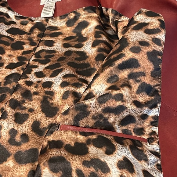 Cache leather red vest!! Leopard lining!!! - Picture 8 of 8
